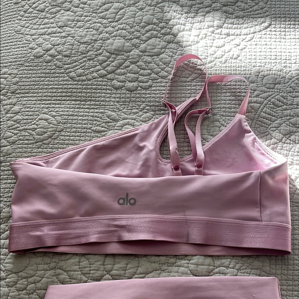 ALO Yoga Women's Pink Sports Bra and leggings